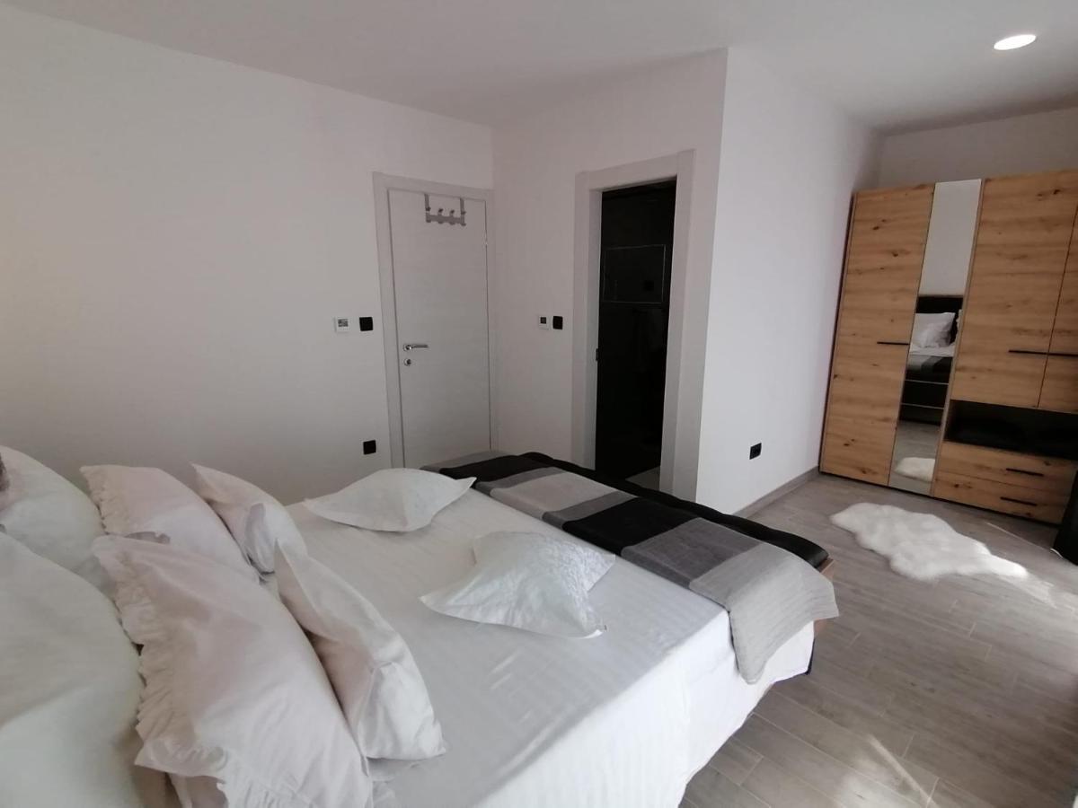 Apartman Max !!!! 奥米什 外观 照片
